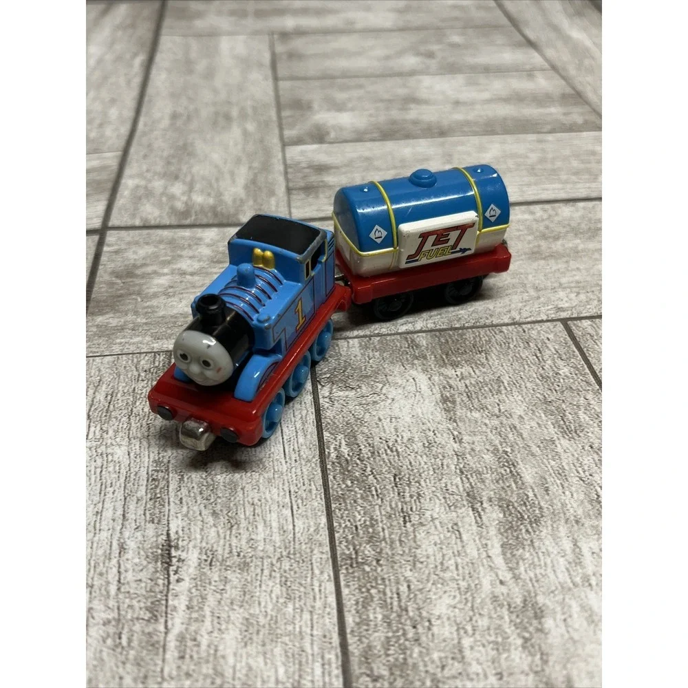 Thomas & Friends Take-N-Play Along Diecast Metal Thomas And‎ Jet Fuel Tanker